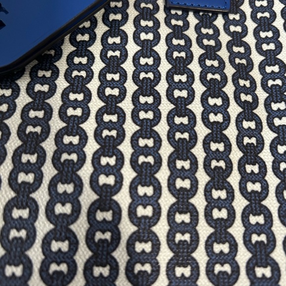 Tory Burch Navy and Cream Patterned Tote - Picture 4 of 9